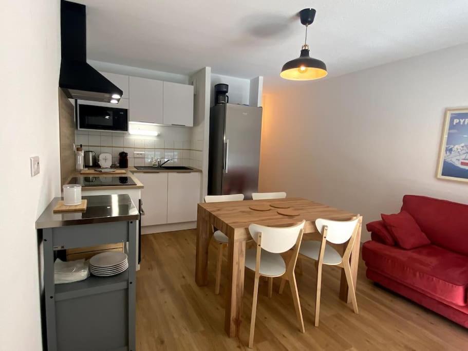 T3 Centre Ville Avec Parking, Balcon Et Wifi. 5P. Cauterets Bagian luar foto